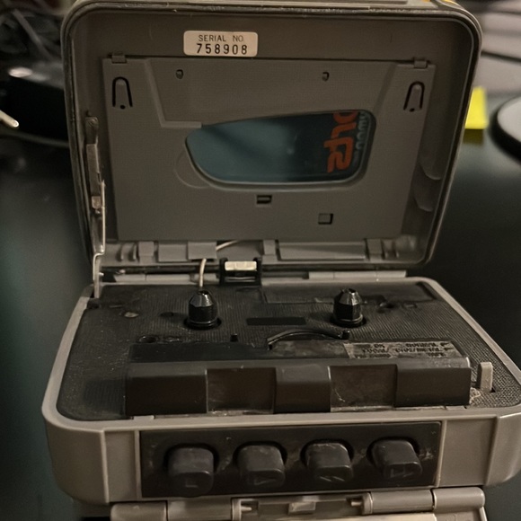 Sony Sports Walkman WM-FS191 AM/FM Radio & Cassette Player - Picture 6 of 6